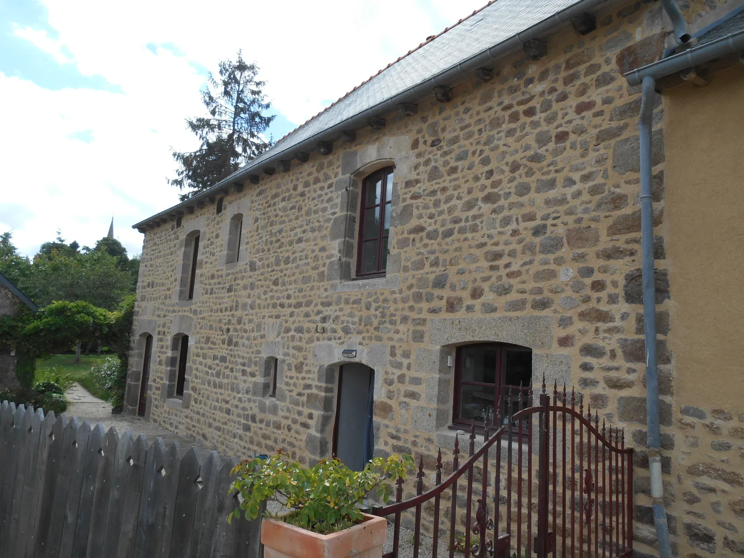 Joint mur en pierre Hédé-Bazouges